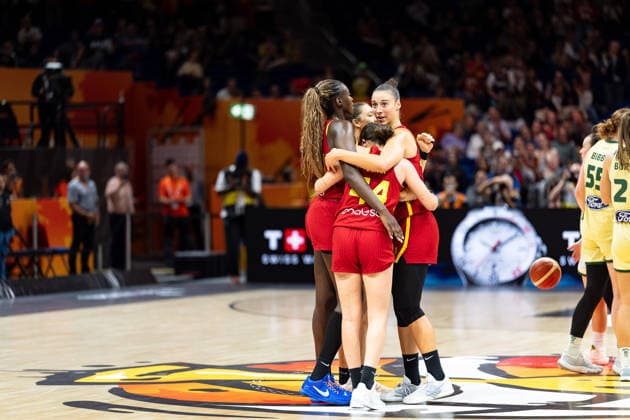 Awa Fam (Spanien, 11), Iyana Martin (Spanien, 44), Raquel Carrera (Spanien, 14) jubelt Jubel nach Sieg Spielende, GER, Australien vs. Spanien, Basketball, FIBA Women s World Cup 2026, Viertelfinale, 10.09.2026 GER, Australien vs. Spanien, Basketball, FIBA Women s World Cup 2026, Viertelfinale, 10.09.2026 Berlin Copyright: xEibner-Pressefoto MaxxVincenx EP_MVN