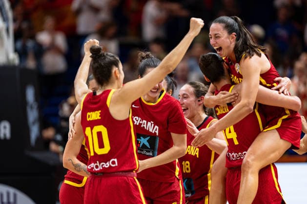 Maria Conde (Spanien, 10), Raquel Carrera (Spanien, 14) jubelt Jubel nach Sieg Spielende, GER, Australien vs. Spanien, Basketball, FIBA Women s World Cup 2026, Viertelfinale, 10.09.2026 GER, Australien vs. Spanien, Basketball, FIBA Women s World Cup 2026, Viertelfinale, 10.09.2026 Berlin Copyright: xEibner-Pressefoto MaxxVincenx EP_MVN