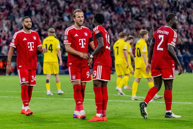 Ismael Saibari (FC Bayern Muenchen, 34) und Harry Kane (FC Bayern Muenchen, 09) gratulieren Alphonso Davies (FC Bayern Muenchen, 19) zu dessem Tor zum 3:0, rechts Dayot Upamecano (FC Bayern Muenchen, 02) GER, FC Bayern Muenchen vs. FK Bodo Glimt, Fussball, UEFA Champions League, Ligaphase, 1. Spieltag, Spielzeit 2026 2027, 10.09.2026 (DFL DFB REGULATIONS PROHIBIT ANY USE OF PHOTOGRAPHS as IMAGE SEQUENCES and or QUASI-VIDEO). Foto: HMB Media Heike Feiner Copyright: HMBxMedia HeikexFeiner