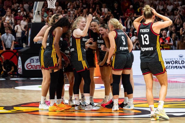 deutsche Mannschaft jubelt Jubel nach Sieg Spielende, GER, Belgien vs. Deutschland, Basketball, FIBA Women s World Cup 2026, Viertelfinale, 10.09.2026 GER, Belgien vs. Deutschland, Basketball, FIBA Women s World Cup 2026, Viertelfinale, 10.09.2026 Berlin Copyright: xEibner-Pressefoto MaxxVincenx EP_MVN