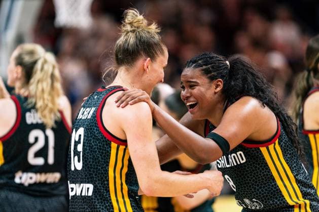 Leonie Fiebich (Deutschland, 13) und Nyara Sabally (Deutschland, 08) jubelt Jubel nach Sieg Spielende, GER, Belgien vs. Deutschland, Basketball, FIBA Women s World Cup 2026, Viertelfinale, 10.09.2026 GER, Belgien vs. Deutschland, Basketball, FIBA Women s World Cup 2026, Viertelfinale, 10.09.2026 Berlin Copyright: xEibner-Pressefoto MaxxVincenx EP_MVN