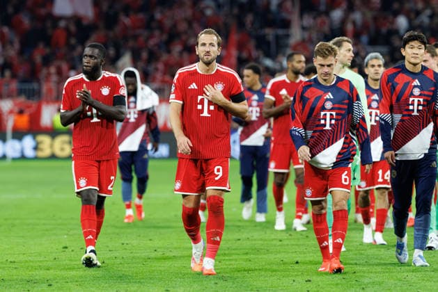 Dayot Upamecano (2, FC Bayern München), Harry Kane (9, FC Bayern München) und Joshua Kimmich (6, FC Bayern München) auf der Ehrenrunde beim Spiel zwischen FC Bayern München v FK Bodo Glimt, Fussball, Herren, UEFA Champions League, 2026 2027, 1.Spieltag am 10.09.2026 in München, Allianz Arena. Bayern Deutschland