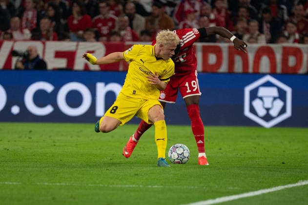 GER, Bavaria, Munich, Fussball, FC Bayern Muenchen - FK Bodo Glimt, at the Allianz Arena, Munich, Champions League, League phase, Matchday 1, September 10, 2026, from left: Sondre Auklend (FK Bodo Glimt, 8), Alphonso Davies (FC Bayern Muenchen, 19), im Zweikampf um den Ball UEFA regulations prohibit any use of photographs as image sequences and or quasi-video, Copyright: HMB-Media MichaelxNibel