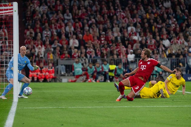 GER, Bavaria, Munich, Fussball, FC Bayern Muenchen - FK Bodo Glimt, at the Allianz Arena, Munich, Champions League, League phase, Matchday 1, September 10, 2026, from left: Julian Faye Lund (FK Bodo Glimt, 1), Harry Kane (FC Bayern Muenchen, 9), Torschuss, Flanke, Graetsche UEFA regulations prohibit any use of photographs as image sequences and or quasi-video, Copyright: HMB-Media MichaelxNibel