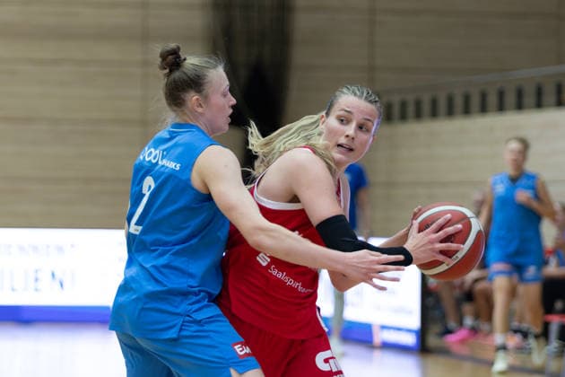 Hannah Bubel (Sharks, 2), Lee Volker (Lions, 1), halfit Lions vs. KB Sharks Würzburg, Frauen, Basketball, Testspiel, 1. Bundesliga, 2. Bundesliga Süd, DBBL, Saison 2026 27, 11.09.2026. Halle SWH Arena Sachsen-Anhalt Deutschland