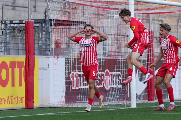 Fabian Rüdlin Fabian Ruedlin (SC Freiburg II, 05) Torjubel, Emotionen, Torschuss, Abschluss, Torerfolg, Tor, Treffer, Mladen Mijajlovic (SC Freiburg II, 21) , Deutschland, Fussball, Regionalliga Südwest, 7.Spieltag, 2026 2027, SC Freiburg II vs. SV Sandhausen, 11.09.2026, Dreisamstadion, Freiburg Freiburg Dreisamstadion Baden-Wuerttemberg Deutschland Copyright: xArnexAmbergx