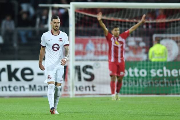 Maximilian Wolfram (Kickers Offenbach 8) enttaeuscht, frustriert, Emotion, Cemal Sezer (KSV Hessen Kassel 29) (R, hinten), GER, KSV Hessen Kassel vs Kickers Offenbach, Fussball, Regionalliga Suedwest, Saison 2026-2027, 7. Spieltag, 11.09.2026, GER, Fussball, Regionalliga Suedwest - KSV Hessen Kassel vs Kickers Offenbach, 11.09.2026 Kassel Copyright: xRolandxSippelx-xEibner-Pressefotox EP_RSL
