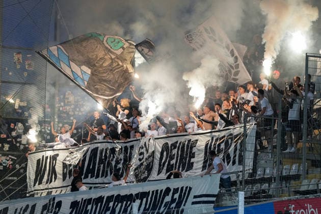Pyrotechnik, Bengalo, Feuer, Rauch, Pyro, Ultras, Fans, Spruchband der Fans und Ultras auf der Tribüne, Banner , Deutschland, Fussball, Regionalliga Südwest, 7.Spieltag, 2026 2027, SC Freiburg II vs. SV Sandhausen, 11.09.2026, Dreisamstadion, Freiburg Freiburg Dreisamstadion Baden-Wuerttemberg Deutschland Copyright: xArnexAmbergx