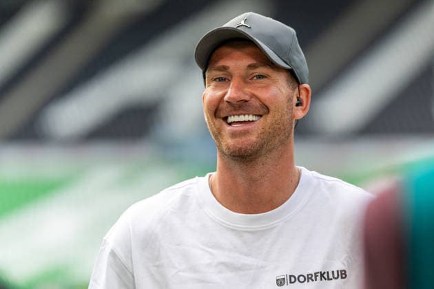 Pascal Reinhardt (SG Sonnenhof Grossaspach, Cheftrainer) reagiert lachend GER, TSV Havelse vs. SG Sonnenhof Grossaspach, Fussball, 3. Liga, 5. Spieltag, Spielzeit 2026 2027, 12.09.2026 DFL Regulations prohibit any use of photographers as image sequences and or quasi-video. GER, TSV Havelse vs. SG Sonnenhof Grossaspach, Fussball, 3. Liga, 5. Spieltag, Spielzeit 2026 2027, 12.09.2026 Hannover Copyright: xEibner-Pressefoto JanxRollingerx EP_JSK