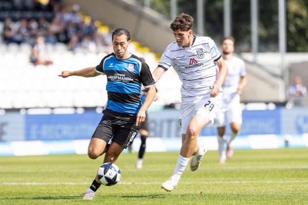 SSV Ulm 1846 Fußball vs. FSV Frankfurt, Fussball, Regionalliga Südwest, 7. Spieltag, Donaustadion Ulm Ulm 12.09.26 v.l. Giorgio Del Vecchio (FSV Frankfurt, 8), Mateo Mrden (SSV Ulm 1846 Fußball, 28) SSV Ulm 1846 Fußball vs. FSV Frankfurt, Fussball, Regionalliga Südwest, 7. Spieltag, Donaustadion Ulm Ulm 12.09.26 Foto: Lucca Fundel Ulm Donaustadion Ulm Baden-Württemberg Deutschland