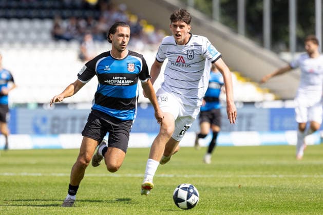 SSV Ulm 1846 Fußball vs. FSV Frankfurt, Fussball, Regionalliga Südwest, 7. Spieltag, Donaustadion Ulm Ulm 12.09.26 v.l. Giorgio Del Vecchio (FSV Frankfurt, 8), Mateo Mrden (SSV Ulm 1846 Fußball, 28) SSV Ulm 1846 Fußball vs. FSV Frankfurt, Fussball, Regionalliga Südwest, 7. Spieltag, Donaustadion Ulm Ulm 12.09.26 Foto: Lucca Fundel Ulm Donaustadion Ulm Baden-Württemberg Deutschland