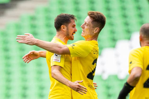 (L-R) Volkan Celiktas (SG Sonnenhof Grossaspach, 05) und Loris Maier (SG Sonnenhof Grossaspach, 27) (Torschuetze) jubeln ueber das Tor zum 1:1 GER, TSV Havelse vs. SG Sonnenhof Grossaspach, Fussball, 3. Liga, 5. Spieltag, Spielzeit 2026 2027, 12.09.2026 DFL Regulations prohibit any use of photographers as image sequences and or quasi-video. GER, TSV Havelse vs. SG Sonnenhof Grossaspach, Fussball, 3. Liga, 5. Spieltag, Spielzeit 2026 2027, 12.09.2026 Hannover Copyright: xEibner-Pressefoto JanxRollingerx EP_JSK