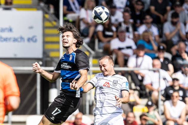 SSV Ulm 1846 Fußball vs. FSV Frankfurt, Fussball, Regionalliga Südwest, 7. Spieltag, Donaustadion Ulm Ulm 12.09.26 v.l. Filip Pandza (FSV Frankfurt, 17), Mattis Hoppe (SSV Ulm 1846 Fußball, 02) SSV Ulm 1846 Fußball vs. FSV Frankfurt, Fussball, Regionalliga Südwest, 7. Spieltag, Donaustadion Ulm Ulm 12.09.26 Foto: Lucca Fundel Ulm Donaustadion Ulm Baden-Württemberg Deutschland