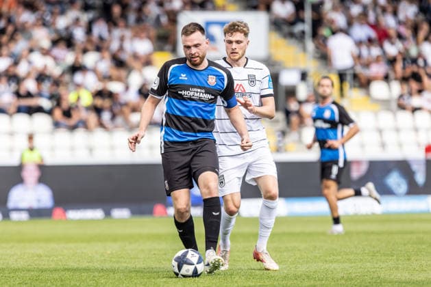 SSV Ulm 1846 Fußball vs. FSV Frankfurt, Fussball, Regionalliga Südwest, 7. Spieltag, Donaustadion Ulm Ulm 12.09.26 v.l. Tim Weissmann (FSV Frankfurt, 4), Steffen Meuer (SSV Ulm 1846 Fußball, 18) SSV Ulm 1846 Fußball vs. FSV Frankfurt, Fussball, Regionalliga Südwest, 7. Spieltag, Donaustadion Ulm Ulm 12.09.26 Foto: Lucca Fundel Ulm Donaustadion Ulm Baden-Württemberg Deutschland