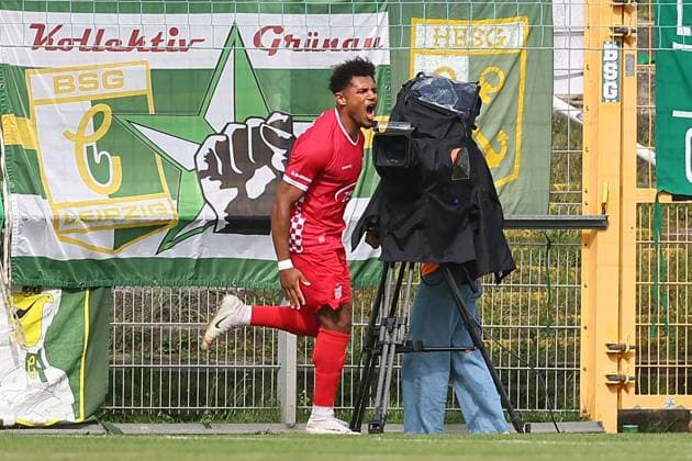 Chemie Leipzig - Zwickau Regionalliga Nordost Leipzig, 12.09.2026, Alfred-Kunze-Sportpark, Fußball, Männer, Saison 2026 2027, Regionalliga Nordost, 8. Spieltag, BSG Chemie Leipzig - FSV Zwickau , Im Bild: Tor für Zwickau, Torjubel nach dem 0:1, Torschütze Paul-Philipp Besong (17, Zwickau) ,