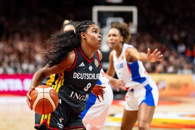 Nyara Sabally (Deutschland, 08) im Dribbling, GER, Frankreich vs. Deutschland, Basketball, FIBA Women s World Cup 2026, Halbfinale, 12.09.2026 GER, Frankreich vs. Deutschland, Basketball, FIBA Women s World Cup 2026, Halbfinale, 12.09.2026 Berlin Copyright: xEibner-Pressefoto MaxxVincenx EP_MVN