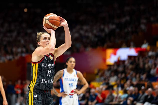 Leonie Fiebich (Deutschland, 13) beim Freiwurf, GER, Frankreich vs. Deutschland, Basketball, FIBA Women s World Cup 2026, Halbfinale, 12.09.2026 GER, Frankreich vs. Deutschland, Basketball, FIBA Women s World Cup 2026, Halbfinale, 12.09.2026 Berlin Copyright: xEibner-Pressefoto MaxxVincenx EP_MVN