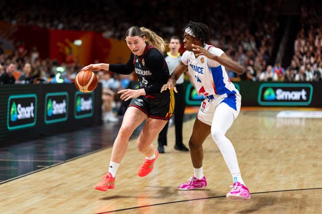 Luisa Geiselsoder (Deutschland, 15) im Dribbling, Dominique Malonga (Frankreich, 14), GER, Frankreich vs. Deutschland, Basketball, FIBA Women s World Cup 2026, Halbfinale, 12.09.2026 GER, Frankreich vs. Deutschland, Basketball, FIBA Women s World Cup 2026, Halbfinale, 12.09.2026 Berlin Copyright: xEibner-Pressefoto MaxxVincenx EP_MVN