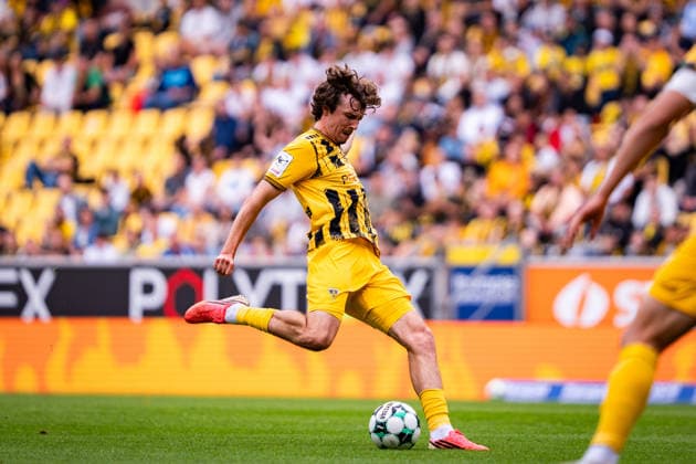 Louis Köster (Alemannia Aachen, 08) mit der Vorlage zum 1:0 durch Mika Schroers (Alemannia Aachen, 27) TSV Alemannia Aachen vs. SSV Jahn Regensburg, Fussball, 3. Liga, 5. Spieltag, Saison 2026 2027, 12.09.2026 DFB REGULATIONS PROHIBIT ANY USE OF PHOTOGRAPHS AS IMAGE SEQUENCES AND OR QUASI-VIDEO TSV Alemannia Aachen vs. SSV Jahn Regensburg, Fussball, 3. Liga, 5. Spieltag, Saison 2026 2027, 12.09.2026 Aachen Copyright: xEibner-Pressefoto J.xDerondeaux EP_JDU