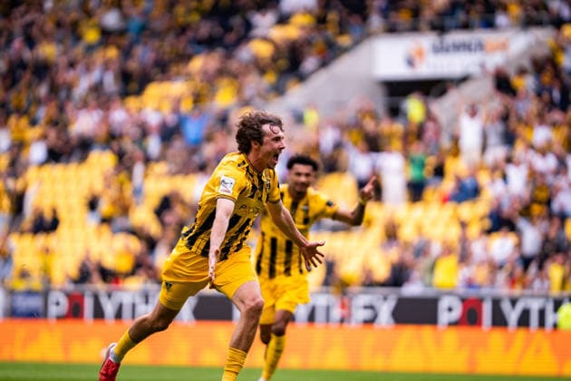 Louis Köster (Alemannia Aachen, 08) bejubelt das 1:0 durch Mika Schroers (Alemannia Aachen, 27) TSV Alemannia Aachen vs. SSV Jahn Regensburg, Fussball, 3. Liga, 5. Spieltag, Saison 2026 2027, 12.09.2026 DFB REGULATIONS PROHIBIT ANY USE OF PHOTOGRAPHS AS IMAGE SEQUENCES AND OR QUASI-VIDEO TSV Alemannia Aachen vs. SSV Jahn Regensburg, Fussball, 3. Liga, 5. Spieltag, Saison 2026 2027, 12.09.2026 Aachen Copyright: xEibner-Pressefoto J.xDerondeaux EP_JDU