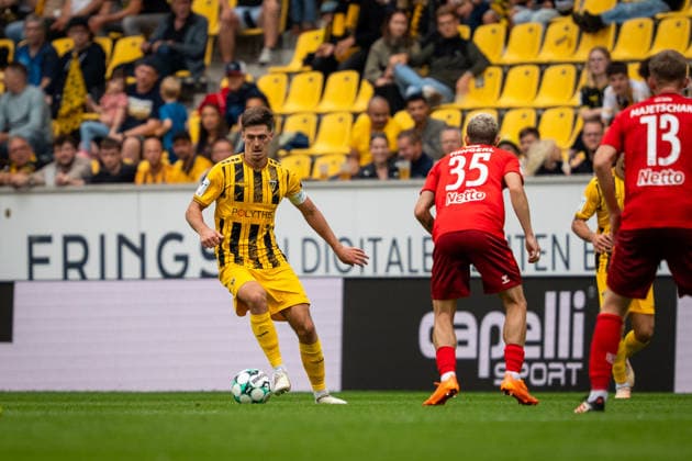Danilo Wiebe (Alemannia Aachen, 28) am Ball TSV Alemannia Aachen vs. SSV Jahn Regensburg, Fussball, 3. Liga, 5. Spieltag, Saison 2026 2027, 12.09.2026 DFB REGULATIONS PROHIBIT ANY USE OF PHOTOGRAPHS AS IMAGE SEQUENCES AND OR QUASI-VIDEO TSV Alemannia Aachen vs. SSV Jahn Regensburg, Fussball, 3. Liga, 5. Spieltag, Saison 2026 2027, 12.09.2026 Aachen Copyright: xEibner-Pressefoto J.xDerondeaux EP_JDU