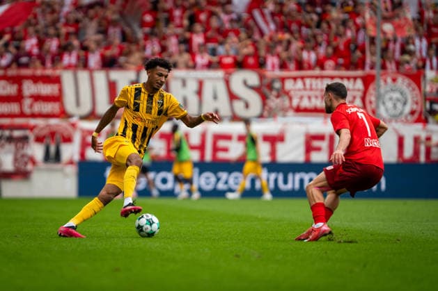 Joel da Silva Kiala (Alemannia Aachen, 37) gegen Oscar Schoenfelder (SSV Jahn Regensburg, 07) TSV Alemannia Aachen vs. SSV Jahn Regensburg, Fussball, 3. Liga, 5. Spieltag, Saison 2026 2027, 12.09.2026 DFB REGULATIONS PROHIBIT ANY USE OF PHOTOGRAPHS AS IMAGE SEQUENCES AND OR QUASI-VIDEO TSV Alemannia Aachen vs. SSV Jahn Regensburg, Fussball, 3. Liga, 5. Spieltag, Saison 2026 2027, 12.09.2026 Aachen Copyright: xEibner-Pressefoto J.xDerondeaux EP_JDU
