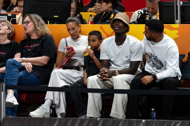 Dennis Schroeder schaut zu, GER, Frankreich vs. Deutschland, Basketball, FIBA Women s World Cup 2026, Halbfinale, 12.09.2026 GER, Frankreich vs. Deutschland, Basketball, FIBA Women s World Cup 2026, Halbfinale, 12.09.2026 Berlin Copyright: xEibner-Pressefoto MaxxVincenx EP_MVN