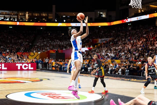 Dominique Malonga (Frankreich, 14) beim Wurf, GER, Frankreich vs. Deutschland, Basketball, FIBA Women s World Cup 2026, Halbfinale, 12.09.2026 GER, Frankreich vs. Deutschland, Basketball, FIBA Women s World Cup 2026, Halbfinale, 12.09.2026 Berlin Copyright: xEibner-Pressefoto MaxxVincenx EP_MVN