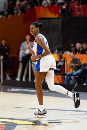 Valeriane Ayayi (Frankreich, 11) jubelt Jubel, GER, Frankreich vs. Deutschland, Basketball, FIBA Women s World Cup 2026, Halbfinale, 12.09.2026 GER, Frankreich vs. Deutschland, Basketball, FIBA Women s World Cup 2026, Halbfinale, 12.09.2026 Berlin Copyright: xEibner-Pressefoto MaxxVincenx EP_MVN