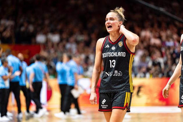 Leonie Fiebich (Deutschland, 13) enttaeuscht Enttaeuschung nach Niederlage, GER, Frankreich vs. Deutschland, Basketball, FIBA Women s World Cup 2026, Halbfinale, 12.09.2026 GER, Frankreich vs. Deutschland, Basketball, FIBA Women s World Cup 2026, Halbfinale, 12.09.2026 Berlin Copyright: xEibner-Pressefoto MaxxVincenx EP_MVN
