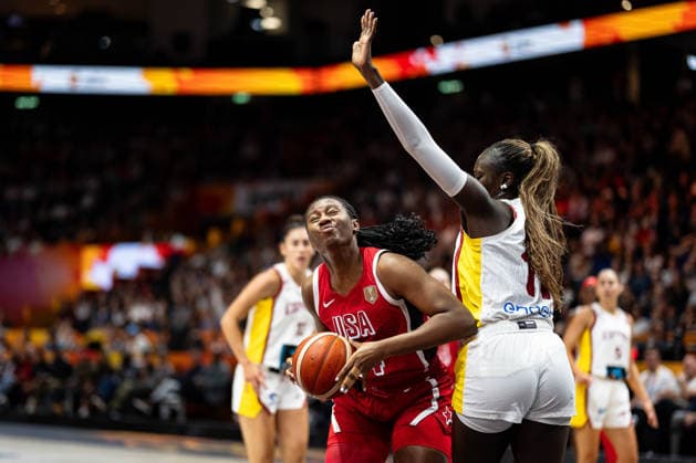 Aliyah Boston (USA, 14) am Ball, Awa Fam (Spanien, 11), GER, Spanien vs. USA, Basketball, FIBA Women s World Cup 2026, Halbfinale, 12.09.2026 GER, Spanien vs. USA, Basketball, FIBA Women s World Cup 2026, Halbfinale, 12.09.2026 Berlin Copyright: xEibner-Pressefoto MaxxVincenx EP_MVN