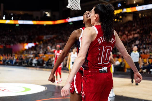 Angel Reese (USA, 15) jubelt Jubel mit Breanna Stewart (USA, 10), GER, Spanien vs. USA, Basketball, FIBA Women s World Cup 2026, Halbfinale, 12.09.2026 GER, Spanien vs. USA, Basketball, FIBA Women s World Cup 2026, Halbfinale, 12.09.2026 Berlin Copyright: xEibner-Pressefoto MaxxVincenx EP_MVN
