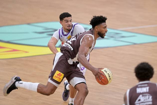 Anthony Gaines (Syntainics MBC 11) (am Ball), Tai Bibbs (BG Goettingen 33) , GER, BG Goettingen - Syntainics MBC, Basketball BBL Pokal, 1. Runde, Saison 2026-2027, 12.09.2026. GER, BG Goettingen - Syntainics MBC, Basketball BBL Pokal, 1. Runde, Saison 2026-2027, 12.09.2026 Goettingen Copyright: xEibner-Pressefotox xRolandxSippelx EP_RSL