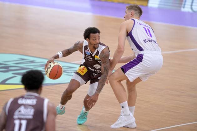 DeLonnie Hunt (Syntainics MBC 3) (am Ball), Robin Lodders (BG Goettingen 11) , GER, BG Goettingen - Syntainics MBC, Basketball BBL Pokal, 1. Runde, Saison 2026-2027, 12.09.2026. GER, BG Goettingen - Syntainics MBC, Basketball BBL Pokal, 1. Runde, Saison 2026-2027, 12.09.2026 Goettingen Copyright: xEibner-Pressefotox xRolandxSippelx EP_RSL