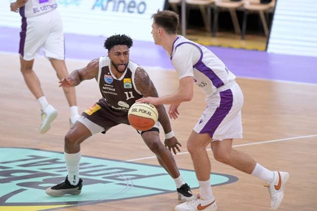 Radvilas Kneizys (BG Goettingen 9) (am Ball), Anthony Gaines (Syntainics MBC 11) , GER, BG Goettingen - Syntainics MBC, Basketball BBL Pokal, 1. Runde, Saison 2026-2027, 12.09.2026. GER, BG Goettingen - Syntainics MBC, Basketball BBL Pokal, 1. Runde, Saison 2026-2027, 12.09.2026 Goettingen Copyright: xEibner-Pressefotox xRolandxSippelx EP_RSL
