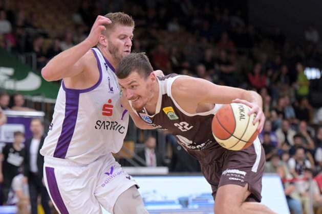 Borisa Simanic (Syntainics MBC 22) (am Ball), Mathis Moenninghoff (BG Goettingen 17) , GER, BG Goettingen - Syntainics MBC, Basketball BBL Pokal, 1. Runde, Saison 2026-2027, 12.09.2026. GER, BG Goettingen - Syntainics MBC, Basketball BBL Pokal, 1. Runde, Saison 2026-2027, 12.09.2026 Goettingen Copyright: xEibner-Pressefotox xRolandxSippelx EP_RSL