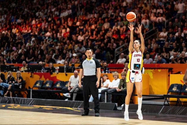 Maria Conde (Spanien, 10) beim Wurf, GER, Spanien vs. USA, Basketball, FIBA Women s World Cup 2026, Halbfinale, 12.09.2026 GER, Spanien vs. USA, Basketball, FIBA Women s World Cup 2026, Halbfinale, 12.09.2026 Berlin Copyright: xEibner-Pressefoto MaxxVincenx EP_MVN