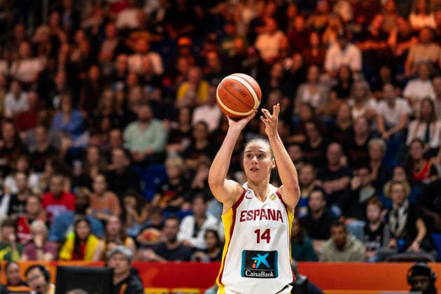 Raquel Carrera (Spanien, 14) beim Wurf, GER, Spanien vs. USA, Basketball, FIBA Women s World Cup 2026, Halbfinale, 12.09.2026 GER, Spanien vs. USA, Basketball, FIBA Women s World Cup 2026, Halbfinale, 12.09.2026 Berlin Copyright: xEibner-Pressefoto MaxxVincenx EP_MVN