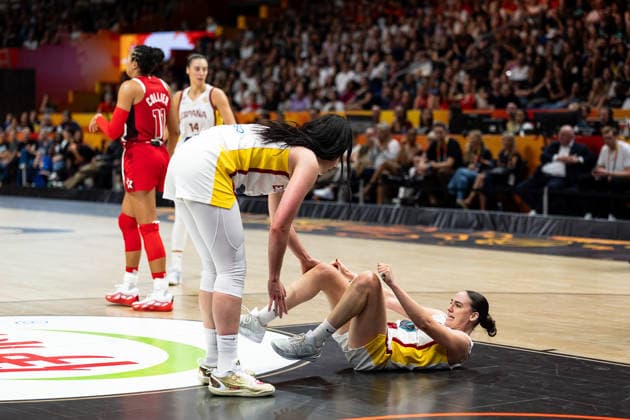 Megan Gustafson (Spanien, 17), Iyana Martin (Spanien, 44) am Boden, GER, Spanien vs. USA, Basketball, FIBA Women s World Cup 2026, Halbfinale, 12.09.2026 GER, Spanien vs. USA, Basketball, FIBA Women s World Cup 2026, Halbfinale, 12.09.2026 Berlin Copyright: xEibner-Pressefoto MaxxVincenx EP_MVN