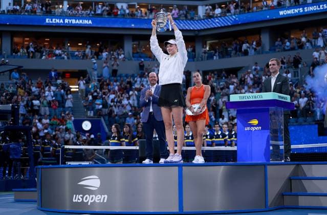 Elena Rybakina of Kazakhstan celebrates with the trophy 2026 US Open, Day Fourteen, USTA Billie Jean King National Tennis Center, New York, USA - 12 Sep 2026New York USTA Billie Jean King National T New York (NY) United States of America EDITORIAL USE ONLY No use with unauthorised audio, video, data, fixture lists, club league logos or live services. Online in-match use limited to 120 images, no video emulation. No use in betting, games or single club league player publications. Copyright: xEllaxLing Shutterstockx 17140165bx