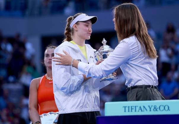 Maria Sharapova picks up the Tiffany trophy and gives it to Elena Rybakina of Kazakhstan 2026 US Open, Day Fourteen, USTA Billie Jean King National Tennis Center, New York, USA - 12 Sep 2026New York USTA Billie Jean King National T New York (NY) United States of America EDITORIAL USE ONLY No use with unauthorised audio, video, data, fixture lists, club league logos or live services. Online in-match use limited to 120 images, no video emulation. No use in betting, games or single club league player publications. Copyright: xEllaxLing Shutterstockx 17140165cq