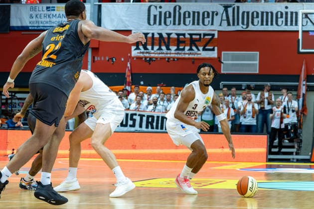 Nighael Ceaser (NINERS Chemnitz, 22), Zachery Cooks (GIESSEN 46ers, 03), Giessen 46ers vs. Niners Chemnitz, Basketball, Netto BBL Pokal, DBB Pokal, 1. Spieltag, Spielzeit 2026 2027, 12.09.2026 Giessen 46ers vs. Niners Chemnitz, Basketball, Netto BBL Pokal, DBB Pokal, 1. Spieltag, Spielzeit 2026 2027, 12.09.2026 Ostpreussenviertel Copyright: xEibner-Pressefoto JoergxHeinrichx EP_JHR