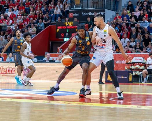 Urald King (NINERS Chemnitz, 20), Nigel Scantlebury (GIESSEN 46ers, 01), Stefan Smith (NINERS Chemnitz, 02), Viktor Kovacevic (GIESSEN 46ers, 25), Giessen 46ers vs. Niners Chemnitz, Basketball, Netto BBL Pokal, DBB Pokal, 1. Spieltag, Spielzeit 2026 2027, 12.09.2026 Giessen 46ers vs. Niners Chemnitz, Basketball, Netto BBL Pokal, DBB Pokal, 1. Spieltag, Spielzeit 2026 2027, 12.09.2026 Ostpreussenviertel Copyright: xEibner-Pressefoto JoergxHeinrichx EP_JHR