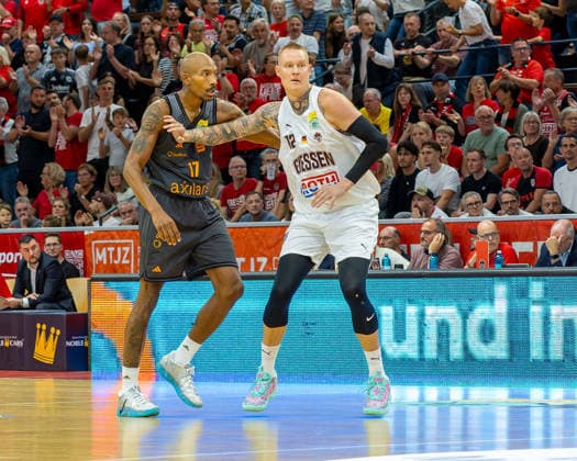 Darion Atkins (NINERS Chemnitz, 17), Robin Benzing (GIESSEN 46ers, 12), Giessen 46ers vs. Niners Chemnitz, Basketball, Netto BBL Pokal, DBB Pokal, 1. Spieltag, Spielzeit 2026 2027, 12.09.2026 Giessen 46ers vs. Niners Chemnitz, Basketball, Netto BBL Pokal, DBB Pokal, 1. Spieltag, Spielzeit 2026 2027, 12.09.2026 Ostpreussenviertel Copyright: xEibner-Pressefoto JoergxHeinrichx EP_JHR