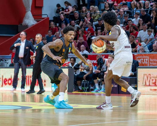 Urald King (NINERS Chemnitz, 20), Nigel Scantlebury (GIESSEN 46ers, 01), Giessen 46ers vs. Niners Chemnitz, Basketball, Netto BBL Pokal, DBB Pokal, 1. Spieltag, Spielzeit 2026 2027, 12.09.2026 Giessen 46ers vs. Niners Chemnitz, Basketball, Netto BBL Pokal, DBB Pokal, 1. Spieltag, Spielzeit 2026 2027, 12.09.2026 Ostpreussenviertel Copyright: xEibner-Pressefoto JoergxHeinrichx EP_JHR
