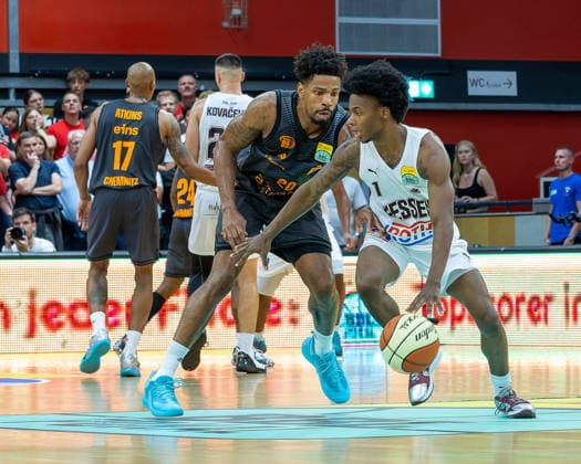 Urald King (NINERS Chemnitz, 20), Nigel Scantlebury (GIESSEN 46ers, 01), Giessen 46ers vs. Niners Chemnitz, Basketball, Netto BBL Pokal, DBB Pokal, 1. Spieltag, Spielzeit 2026 2027, 12.09.2026 Giessen 46ers vs. Niners Chemnitz, Basketball, Netto BBL Pokal, DBB Pokal, 1. Spieltag, Spielzeit 2026 2027, 12.09.2026 Ostpreussenviertel Copyright: xEibner-Pressefoto JoergxHeinrichx EP_JHR