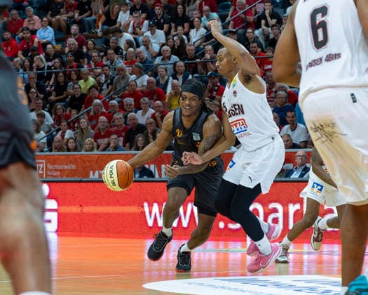 Stefan Smith (NINERS Chemnitz, 02), Christopher Carter (GIESSEN 46ers, 05), Giessen 46ers vs. Niners Chemnitz, Basketball, Netto BBL Pokal, DBB Pokal, 1. Spieltag, Spielzeit 2026 2027, 12.09.2026 Giessen 46ers vs. Niners Chemnitz, Basketball, Netto BBL Pokal, DBB Pokal, 1. Spieltag, Spielzeit 2026 2027, 12.09.2026 Ostpreussenviertel Copyright: xEibner-Pressefoto JoergxHeinrichx EP_JHR