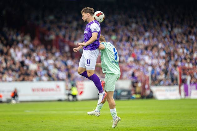 (L-R) Robin Meissner (VfL Osnabrueck, 11) im Kopfballduell mit Julian Eitschberger (Hertha BSC, 02) GER, VfL Osnabrueck vs. Hertha BSC, Fussball, 2. Bundesliga, 5. Spieltag, Spielzeit 2026 2027, 13.09.2026 DFL Regulations prohibit any use of photographers as image sequences and or quasi-video. GER, VfL Osnabrueck vs. Hertha BSC, Fussball, 2. Bundesliga, 5. Spieltag, Spielzeit 2026 2027, 13.09.2026 Osnabrueck Copyright: xEibner-Pressefoto JanxRollingerx EP_JSK