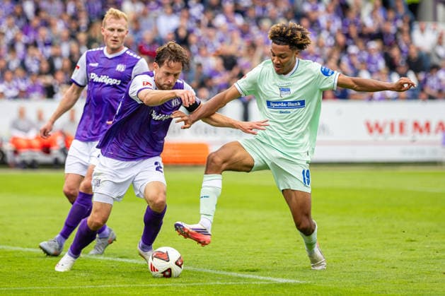 (L-R) Jannik Mueller (VfL Osnabrueck, 24) im Zweikampf mit Oluwaseun Adewumi (Hertha BSC, 19) GER, VfL Osnabrueck vs. Hertha BSC, Fussball, 2. Bundesliga, 5. Spieltag, Spielzeit 2026 2027, 13.09.2026 DFL Regulations prohibit any use of photographers as image sequences and or quasi-video. GER, VfL Osnabrueck vs. Hertha BSC, Fussball, 2. Bundesliga, 5. Spieltag, Spielzeit 2026 2027, 13.09.2026 Osnabrueck Copyright: xEibner-Pressefoto JanxRollingerx EP_JSK