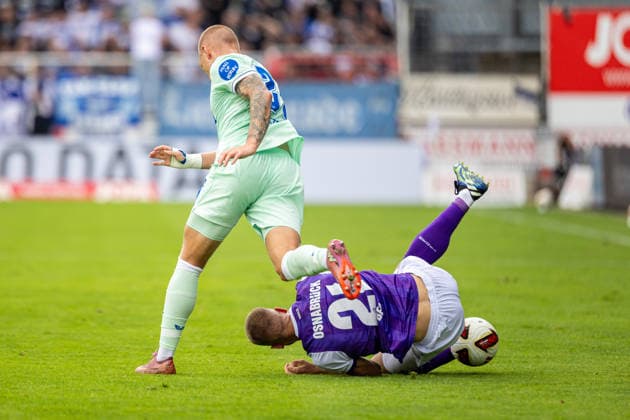 (L-R) Jon Dagur Thorsteinsson (Hertha BSC, 23) im Zweikampf mit Adrian Beck (VfL Osnabrueck, 21) GER, VfL Osnabrueck vs. Hertha BSC, Fussball, 2. Bundesliga, 5. Spieltag, Spielzeit 2026 2027, 13.09.2026 DFL Regulations prohibit any use of photographers as image sequences and or quasi-video. GER, VfL Osnabrueck vs. Hertha BSC, Fussball, 2. Bundesliga, 5. Spieltag, Spielzeit 2026 2027, 13.09.2026 Osnabrueck Copyright: xEibner-Pressefoto JanxRollingerx EP_JSK